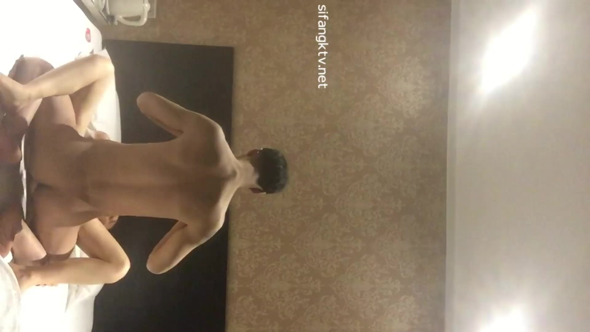 《精品泄密》黑客破解个人云盘流出花心渣男自拍老婆和情人的不雅视图~长得不咋地手法高明全都听话乖乖被猛肏