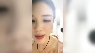 【小美一线天】御姐下海！我靠！超漂亮气质大美女，一根棒子把自己玩得湿漉漉 (2)