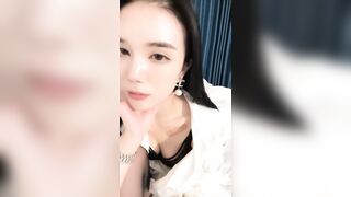 【小美一线天】御姐下海！我靠！超漂亮气质大美女，一根棒子把自己玩得湿漉漉 (4)