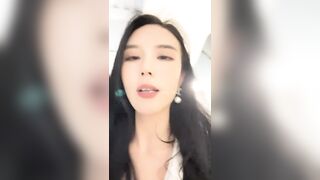 【小美一线天】御姐下海！我靠！超漂亮气质大美女，一根棒子把自己玩得湿漉漉 (4)