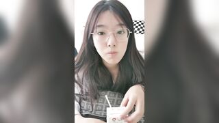 【小鱼仔仔】青春无敌美少女! 纯天然美乳。特写掰穴，抠逼~~~~听着真刺激，爽 (1)