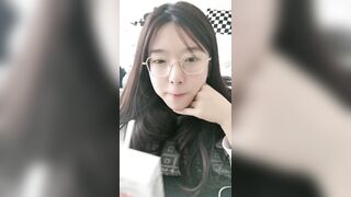 【小鱼仔仔】青春无敌美少女! 纯天然美乳。特写掰穴，抠逼~~~~听着真刺激，爽 (1)