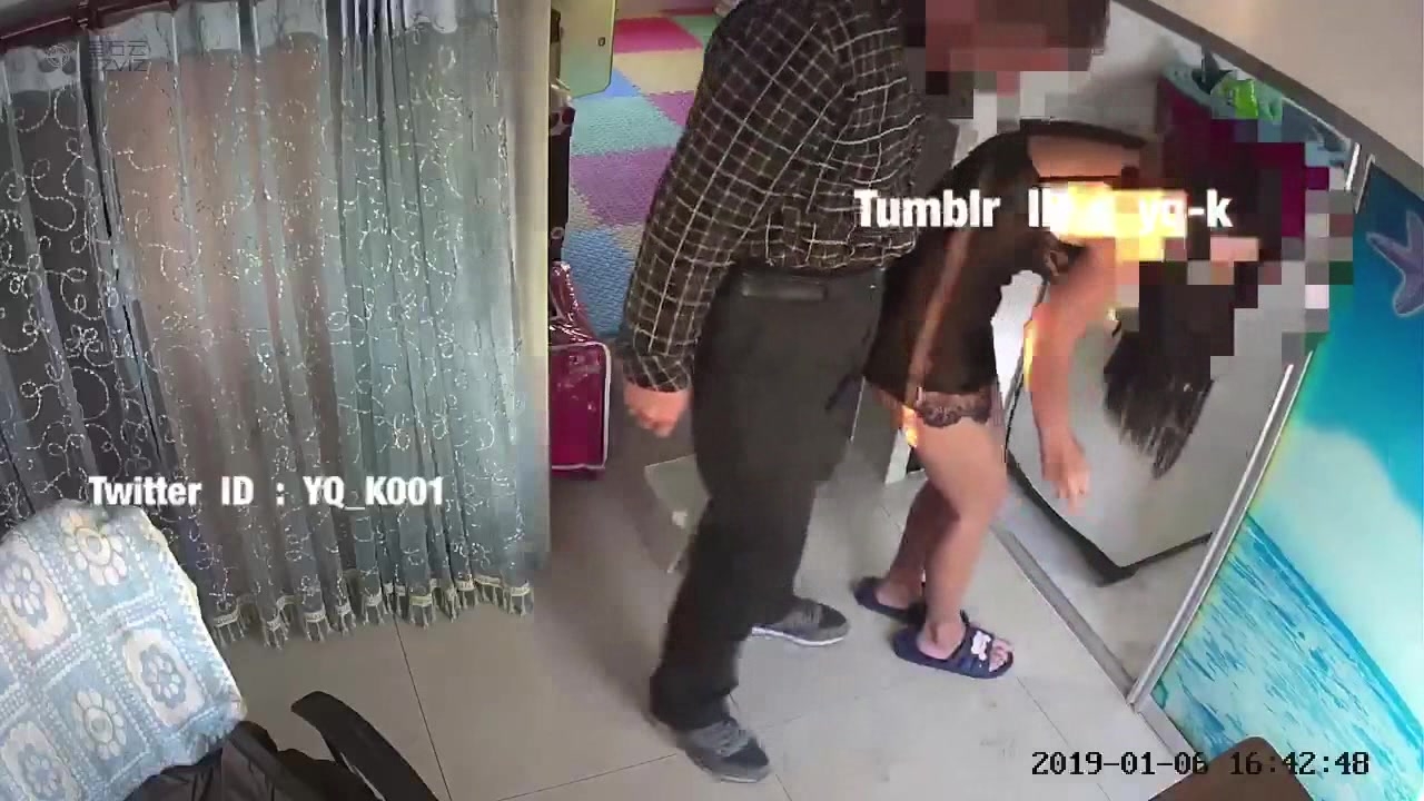 【最新性爱泄密】推特绿帽大神YQ未流出劲作-老婆穿黑丝纱质睡衣诱惑水管工老汉 老汉忍不住 终于后入把老婆强操了