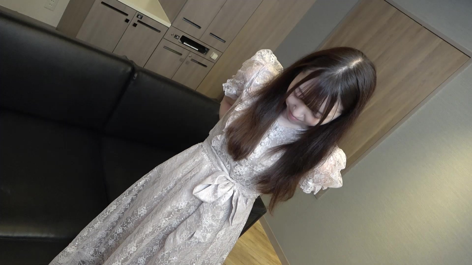 (HD1080P)(レッド)(fc3098909)学年のマドンナ的存在であろうJDのさやちゃん。夜の顔は想像の斜め上でした。 (1)
