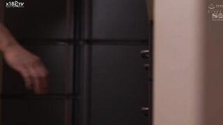 【中文字幕】「ねぇ、お风吕贷して…」巨乳同期のイヤラシイ濡れ髪と无防备おっぱいにオンナを感じてしまった仆は… 梦乃あいか