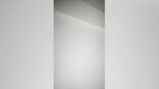 《专攻足疗按摩店》胖哥性欲旺盛逛了4家店边服务边聊谈成后就搞撸了2次干了2炮肏的太猛把套子留逼里了