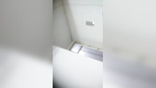 《嫖娼不戴套》大神炮区扫街高颜值苗条小嫩鸡说话逗死人必须狠狠搞她完事又内射2位小姐最后的妹子好骚啊