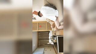 《道丶不狂》今晚探花外围，不错妹子再来第二炮，吸吮舔屌活很棒一下就起来了，扶着腰后入老哥射的有点快