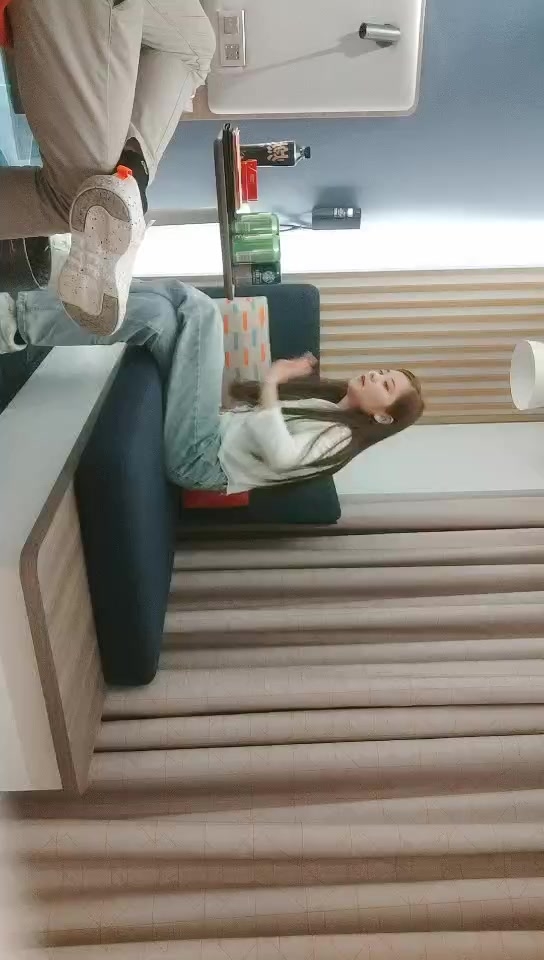 【91沈先生】PUA达人重金约操外围，甜美小姐姐苗条腿长又温柔，现金小费到手超配合，大屌猛操观感棒