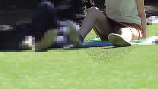 【TP推荐】公园草坪高清拍摄高颜值口罩女与男友聊天 霸气外泄白色透明小内内 阴毛看的一清二楚