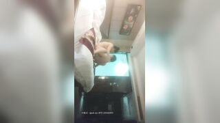 【三哥少妇猎手】新人劲爆首场，风情万种小少妇，白嫩大胸翘臀女人味十足，诱人呻吟让人把持不住