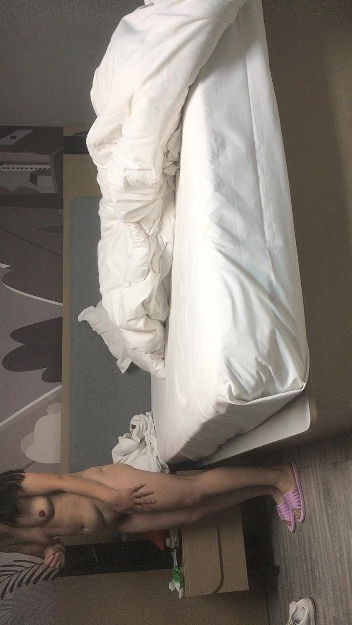 【古月探花】泡良达人新作，离婚没多久，28岁小少妇，边干边洗逼，超清画质，骚穴一览无余给力 (2)