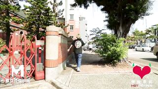 麻豆传媒 HPP0013 超刺激初体验访谈 访到名车上忘情车震