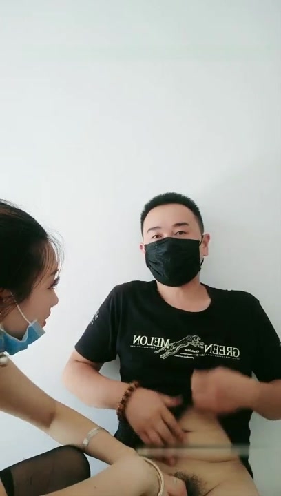卡哇伊平台(原小姐姐)风骚主播艾薇儿和炮友双人啪啪大秀 先口后啪 很是淫荡