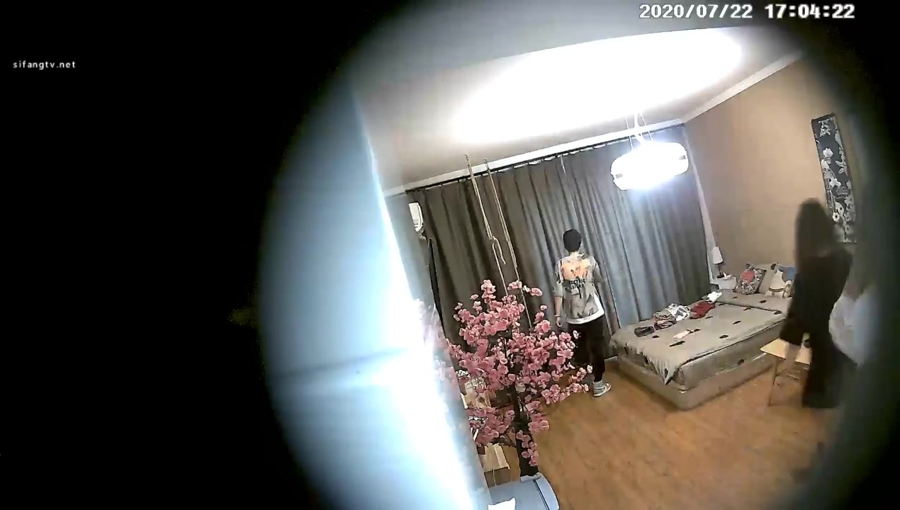 2020最新 极品浪姐和小自己八岁的男友连住3天做爱15次（一） (1)