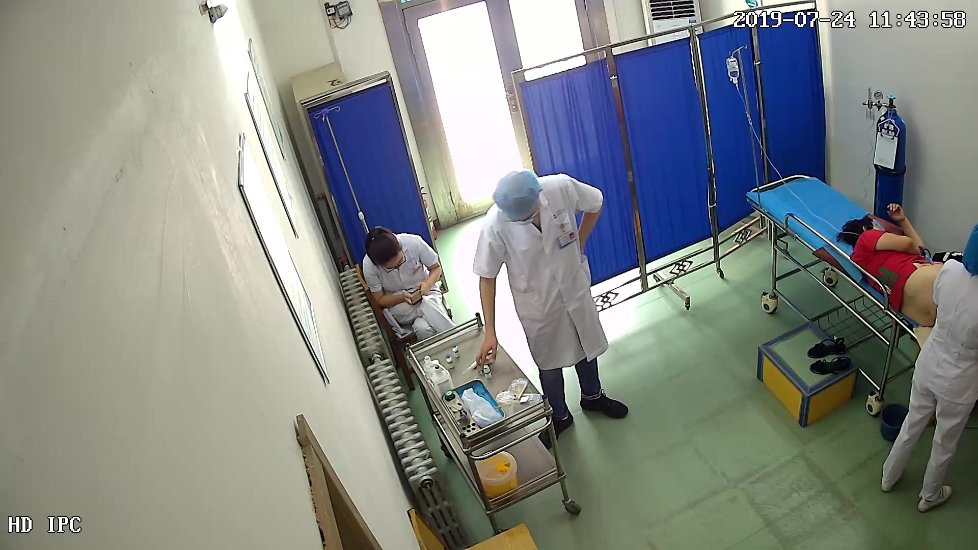 7月份最新妇科门诊流-出男医生站在女病人旁边盯着她光屁股看就是不走