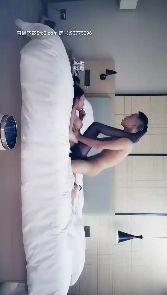 9总全国探花深夜第三场牛仔裤高跟鞋妹子，性感黑丝舔逼骑乘后入猛操，呻吟娇喘大声非常诱人