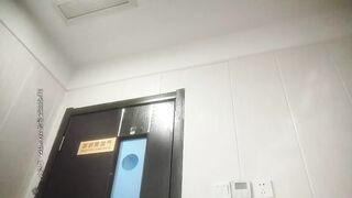 《飘哥☆寻欢》莞式会所连搞两个颜值丝袜女技师SM艳舞毒龙六九啪啪一条龙