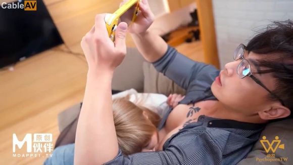 麻豆传媒&PsychopornTW联合出品最新国产AV佳作-整天打炮打电动