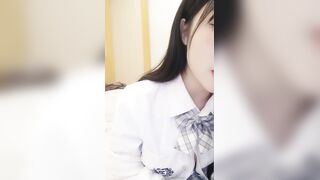 【小羊羊】超萌爆乳美女，大马尾网袜全裸自慰，反差震撼，艹逼咩咩叫春，小小的逼口被狠艹！(1)