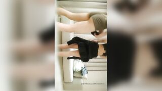 【午夜寻花】探花约了个颜值不错妹子，沙发扣逼调情大力猛操呻吟搞了两炮，很是诱惑喜欢不要错过