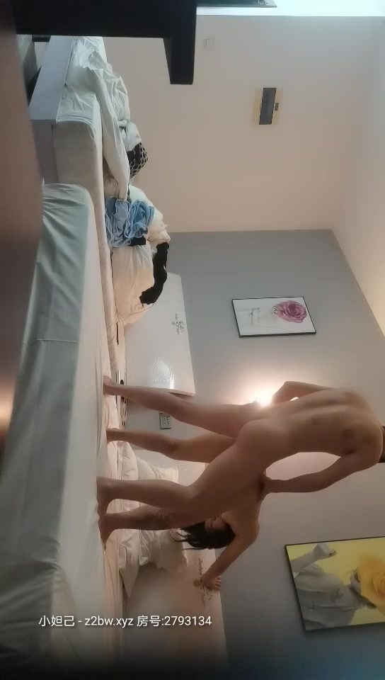 【须尽欢爱我所爱】新人酒店小伙约操小少妇，刚下海青涩害羞一番调教气氛暧昧卖力啪啪