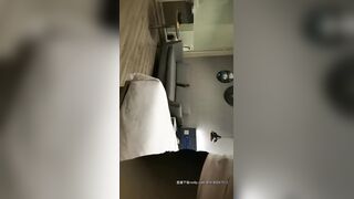 二狗全球探花约了个白色长裙少妇TP啪啪，沙发调情口交上位骑坐自己动，猛操呻吟娇喘最后被发现了