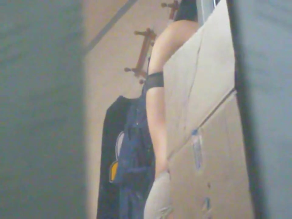 冒死爬楼TP高颜值极品身材白领美女