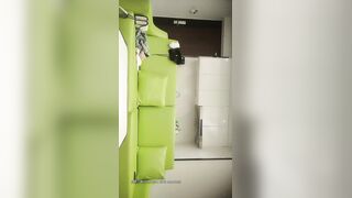 千人斩星选今晚约了个白衣黄发苗条妹子，超近距离特写掰穴招牌动作倒立口交，上位骑坐跪着后入猛操