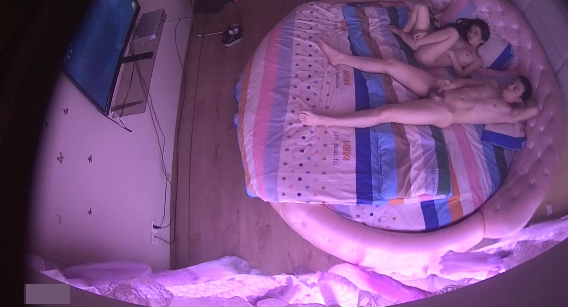 圆床房TP大学生情侣开房造爱身材纤细白嫩美腿美女被干的随着抽送的节奏嗯嗯叫个不停男友干不动了她就吃肉棒真骚