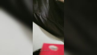 新手小野猫过完年后出来泄泄火足浴按摩店被大波姐姐摸两下就硬的不行了少妇的功夫厉害毒龙油撸鸡巴属实牛逼看着比打炮都爽