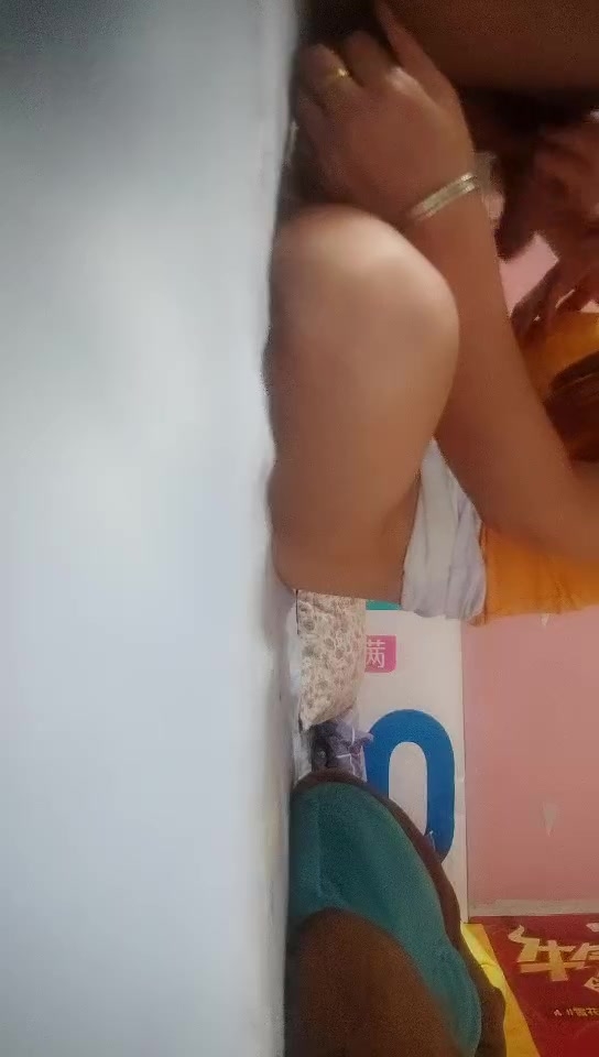 【探花小巷子】夏日午后，烈日炎炎的天气最安全，小巷子的姐姐们站满街头，干少妇特写插骚穴真过瘾