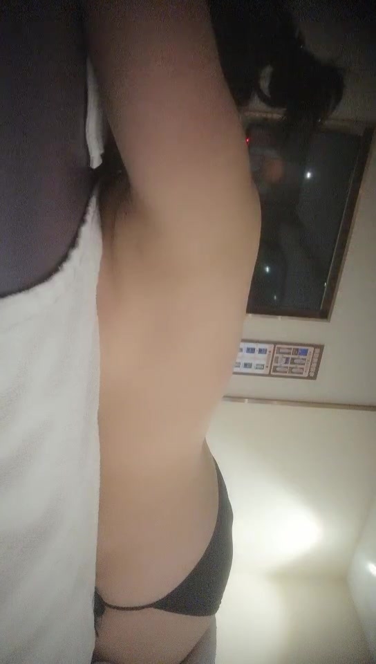 【推油少年】SPA养生馆，骚熟女全身推油按摩，推胸扣穴要来一发，按摩床上主动骑上来，操的娇喘低吟