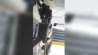 【麻辣王子】这九块腹肌怪不得小嫩妹这么喜欢，第二炮更持久，累瘫在床，玩着手机再也不想起来了。。。