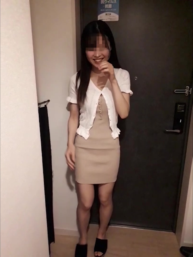 【极品TP】外站新品神乳降临 导演隐藏摄像头偷窥极品妹子更换两套衣服
