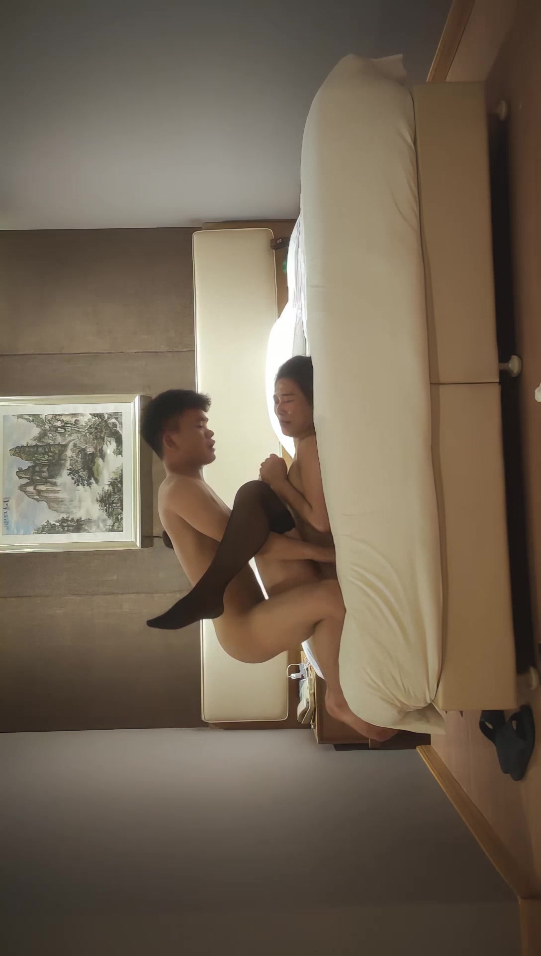 【胖子传媒工作室】36岁极品美人妻，风骚淫荡欲拒还迎，小伙暴起狂插高潮