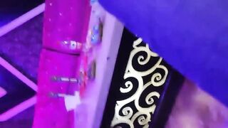 歌厅探花陈先生KTV唱歌啪啪，牛仔短裤龅牙妹子，手伸进衣服摸摸奶子，撩起衣服吸奶舔逼沙发上猛操