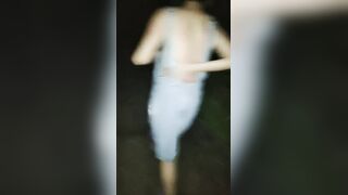 【技校小妹】神似张子枫，19岁小萝莉，两个大叔带到野外，撒尿，口交，啪啪，蚊子超多，咬的三人满腿包一直挠