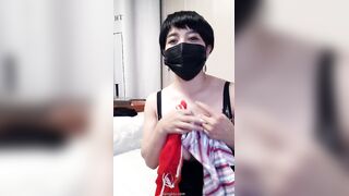 爆乳美熟女【小海媚】蕾丝内衣，揉奶掰B给你伸舌头舔，’不收费的情况下让你们射是我最兴奋滴‘，骚逼阿姨超淫荡！