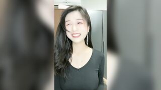 【新人绿播女神下海 七月】明星级颜值一流 骚舞酸奶浴突破尺度~非常带劲奈斯！