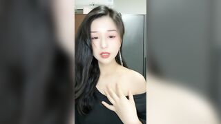 【新人绿播女神下海 七月】明星级颜值一流 骚舞酸奶浴突破尺度~非常带劲奈斯！