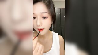 【新人绿播女神下海 七月】明星级颜值一流 骚舞酸奶浴突破尺度~非常带劲奈斯！