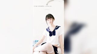 三月下海最极品的萝莉，03年刚满19岁的无敌粉嫩萝莉 JK制服，瘦瘦的身材 极品蜜臀，初恋的感觉