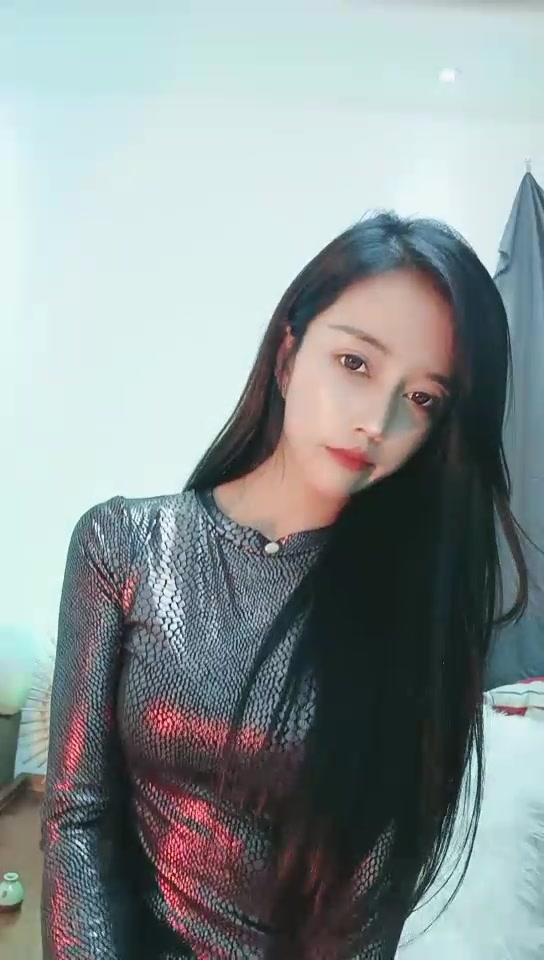上海书香弟家美少女-一库-：插深一点，啊啊啊~老公干死我大鸡巴抽快一点，我受不了啦。骚、除了骚还是骚！