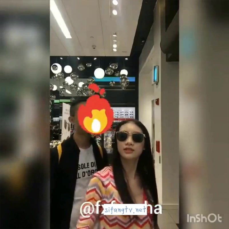 1761 高颜值的一对情侣大尺度自拍流出，女主角有美腿又清纯可人，平日里乖巧的女孩子，和男友在一起无时无刻随地就想做爱