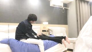 91约妹达人豹纹大耳环肉肉妹子，口交舔屌洗完澡开操，抬腿抽插侧入猛操，大屁股后入大力撞击