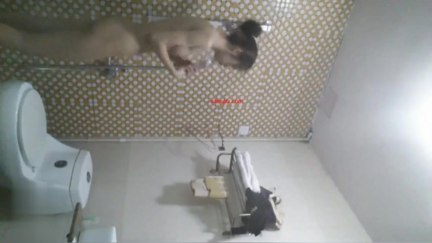 大学表妹放假来我家玩，身材真是小巧玲珑，没有一丝肥肉