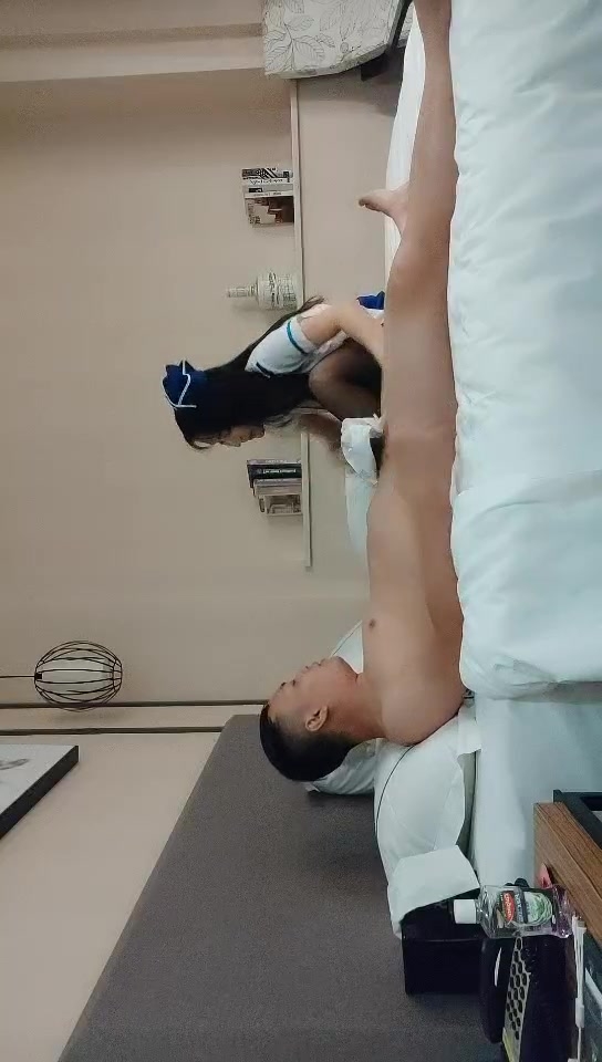 唐哥午夜寻花新人老哥包臀裙外围少妇，空姐制服开档黑丝，淫荡舔屌上位骑乘猛坐，翘起屁股后入大力撞击