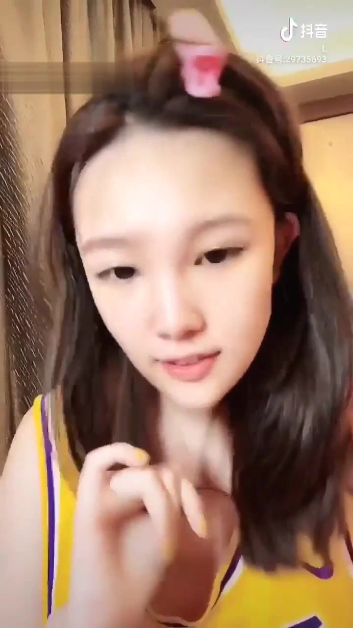 可爱漂亮主播走光露点