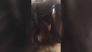 廊坊的清纯小女友露脸吃鸡，披头散发盖住脸，拉起来露脸被她拳头示意，有点凶凶~